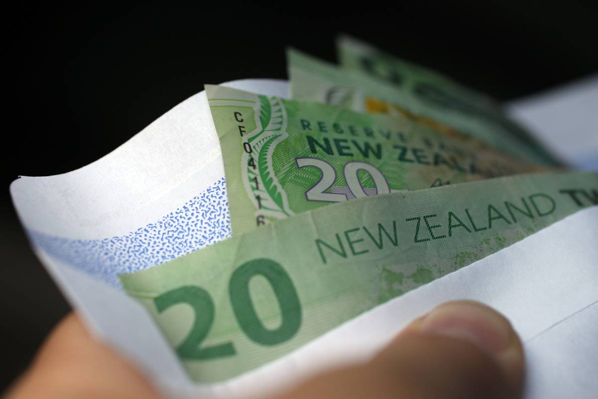 Minimum wage to increase to 20 by 2021 after coalition deal NZ Herald