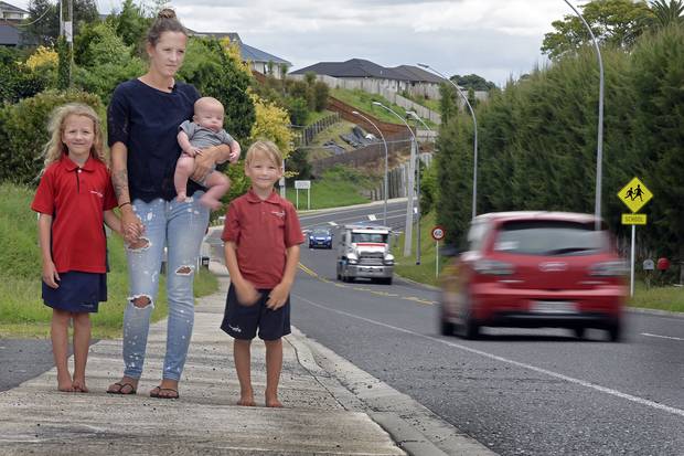 Erica Wilson, mum of three children, has startied a car pooling Facebook page for Welcome Bay. L-R Kyla, 8, Erica with Mahli, 3 months and Leon, 6. Photo / George Novak
