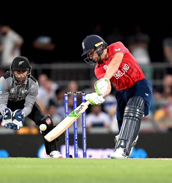 New Zealand level T20 series with easy victory over England