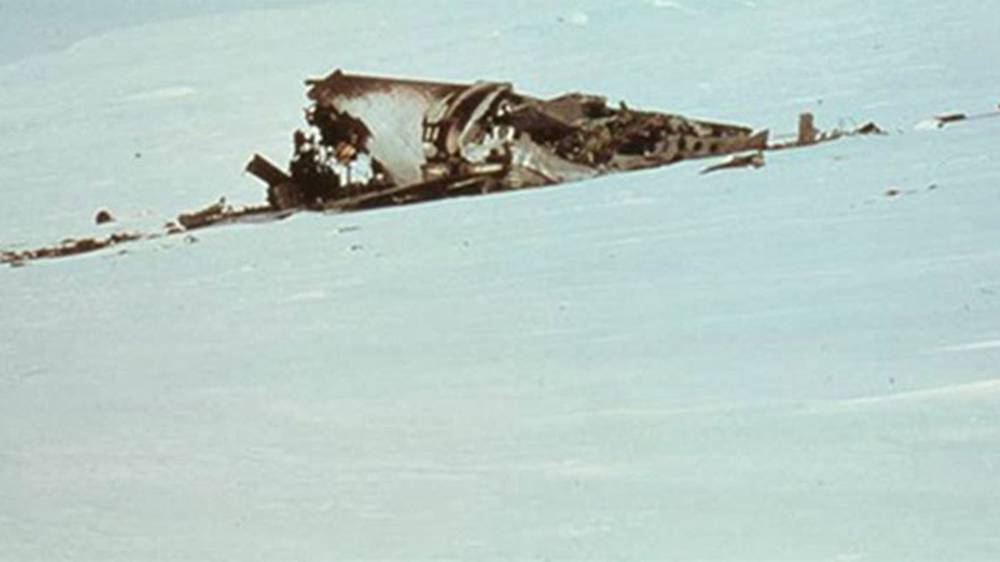 mount erebus plane crash bodies