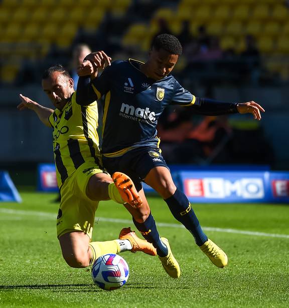 A-League football: Wellington Phoenix rescued by late Central Coast Mariners  own goal - NZ Herald
