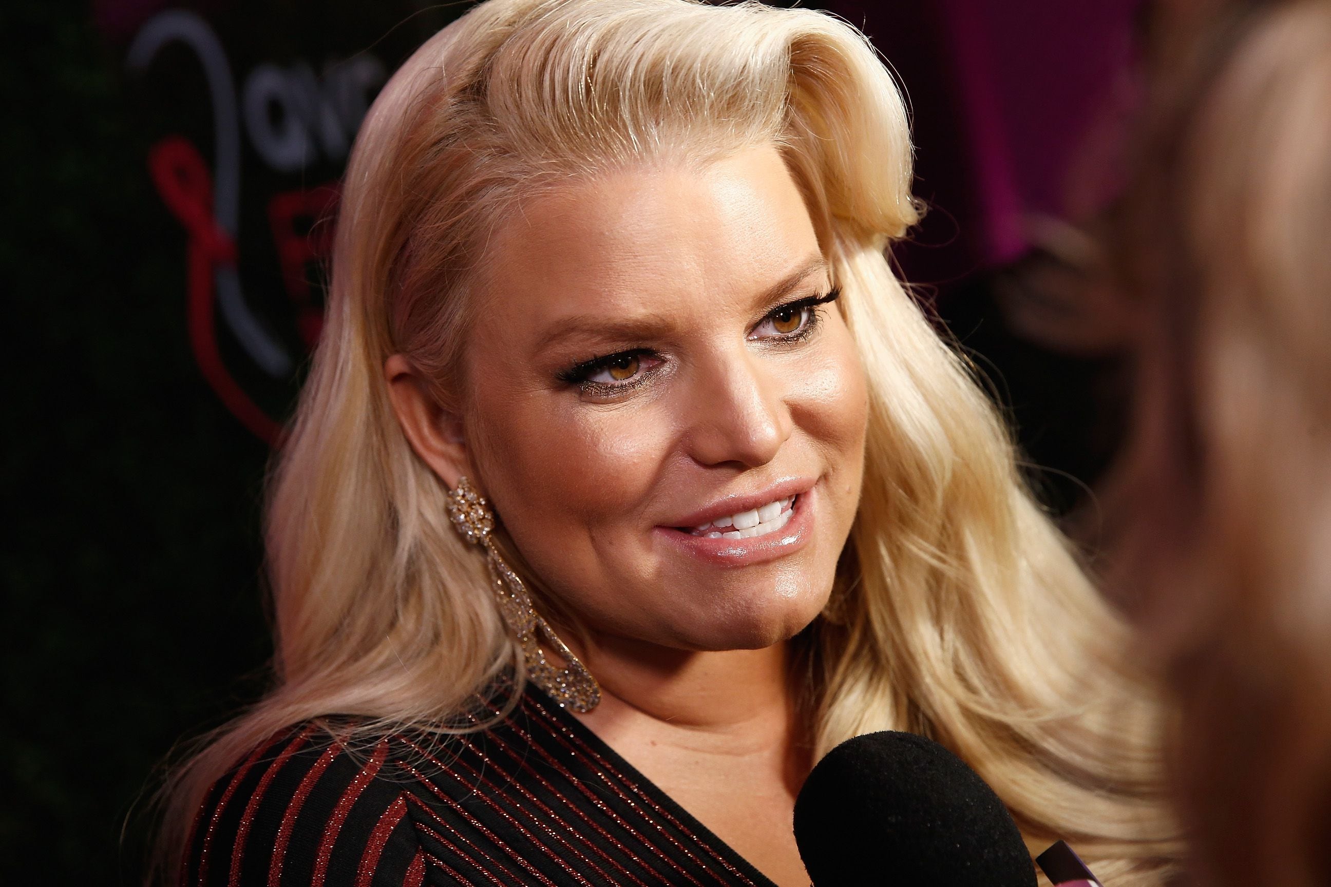Jessica Simpson shows off jaw-dropping lifestyle change - NZ Herald