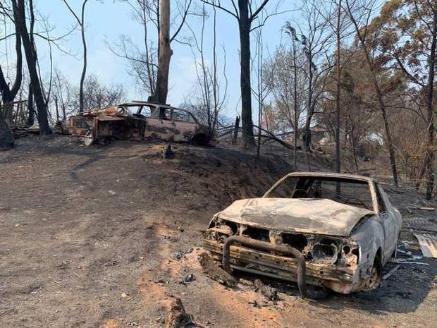Cars burnt out in the wake of the fires. Photo / news.com.au 