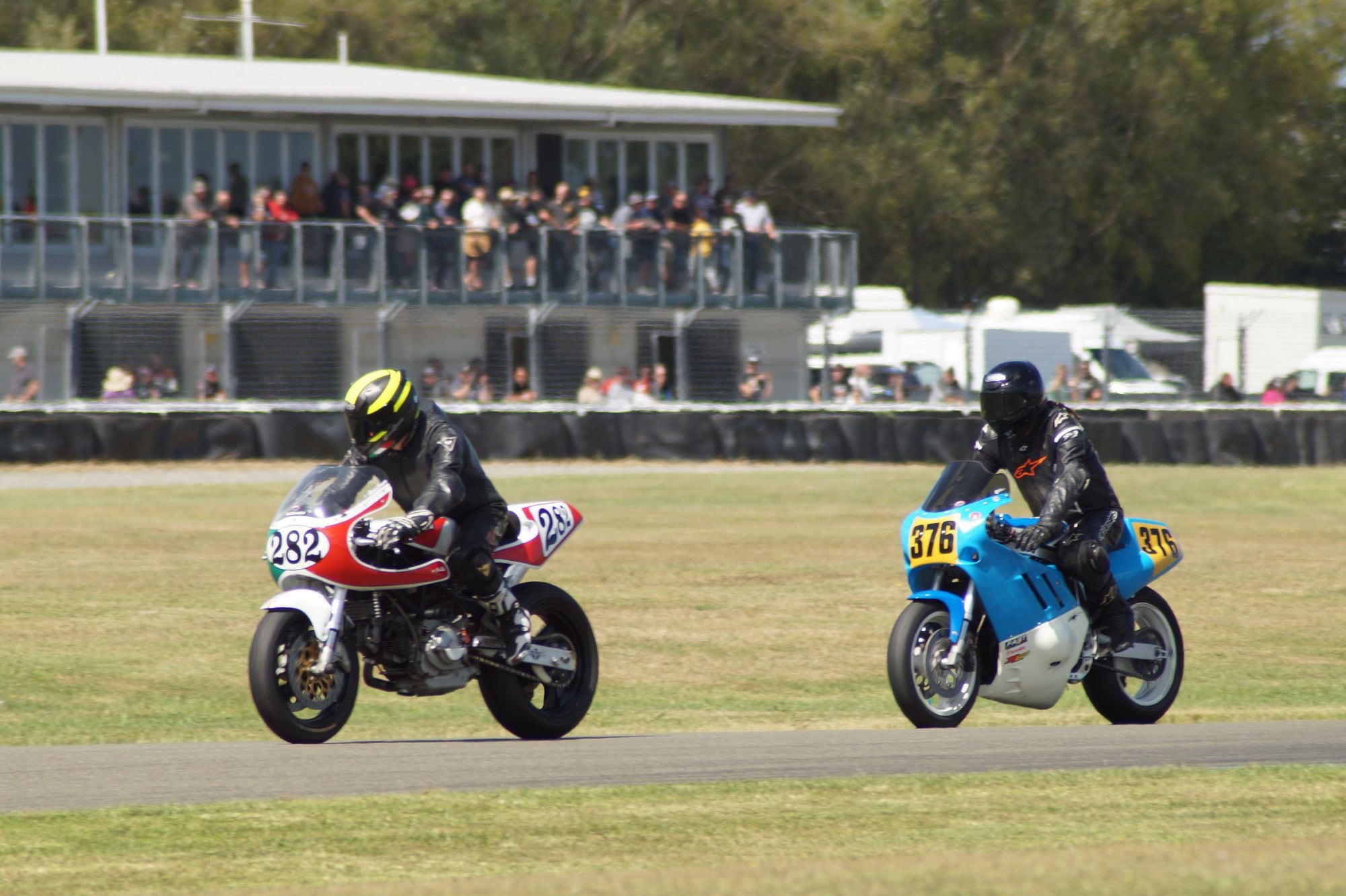 Classic Motorcycle Festival Manfeild buzzing as over 1000 riders