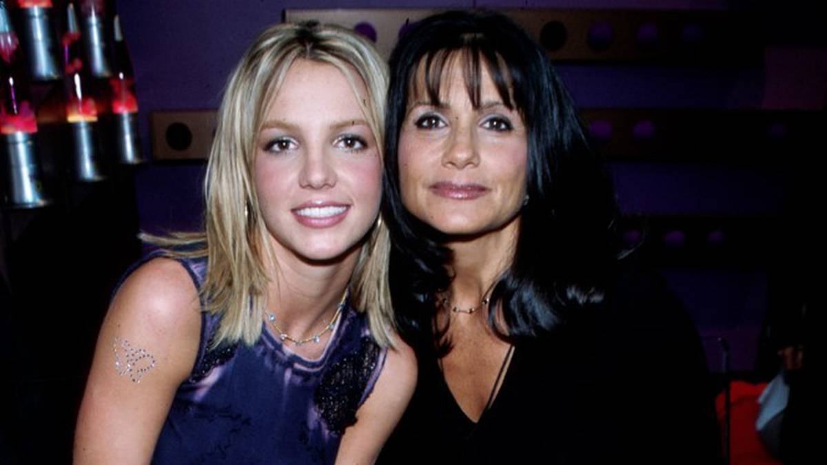 Britney Spears' mother has begged the singer for a private talk - NZ Herald