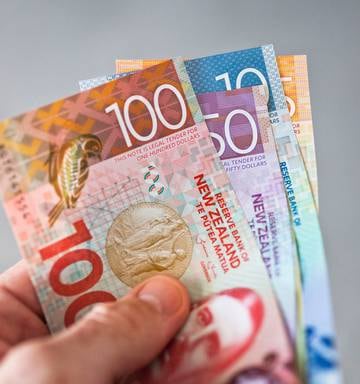 Revealed How Much Cash Kiwis Carry Nz Herald - 