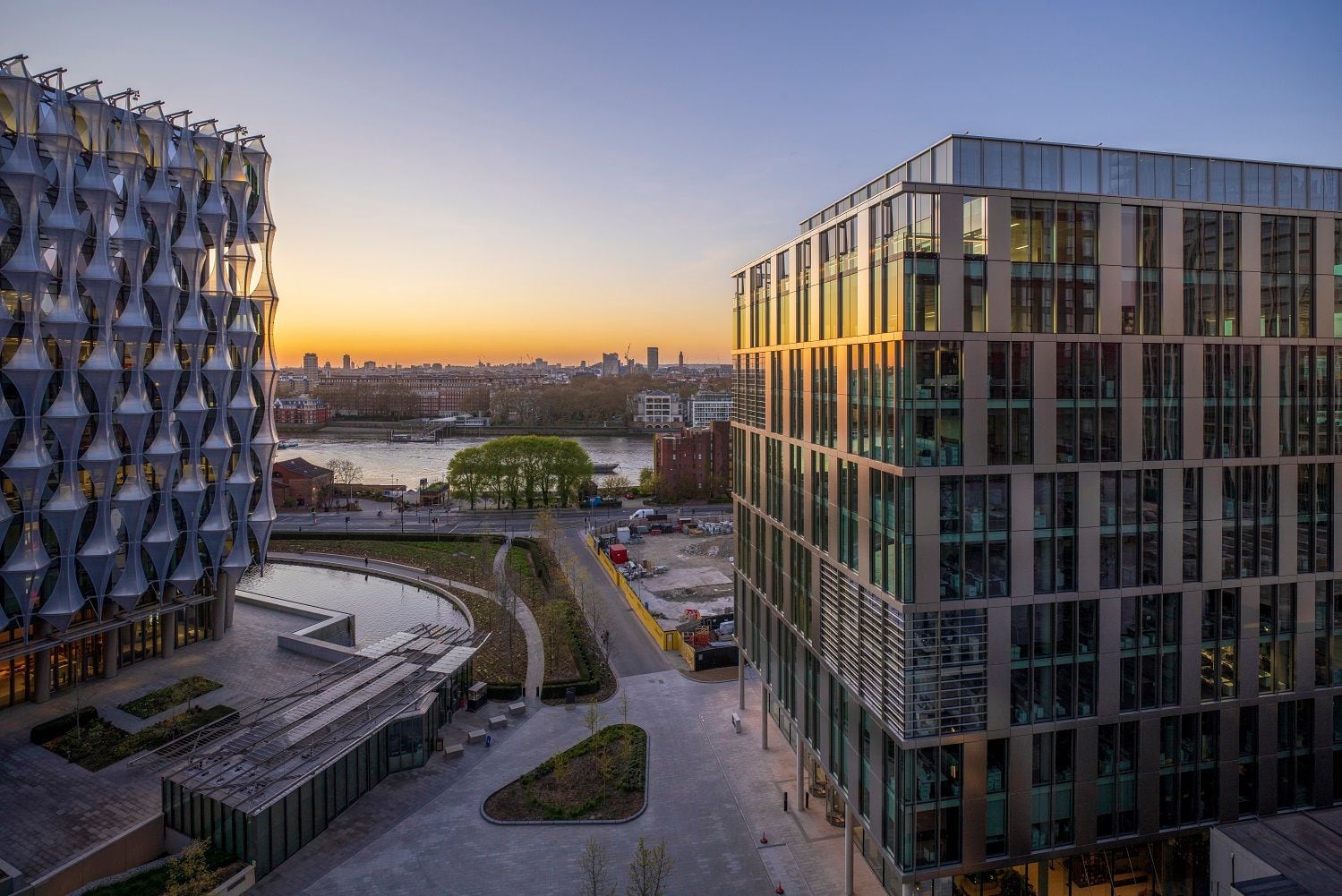 Incredible Floating Glass Bottom Pool Unveiled In London Embassy Gardens Nz Herald