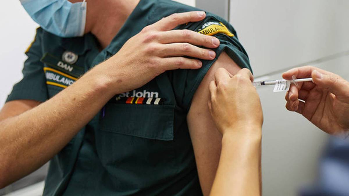 Brote de Covid 19 Delta: Kiwis completamente vacunados que luchan por obtener la aprobación de la vacuna para dos días del sistema de semáforo
