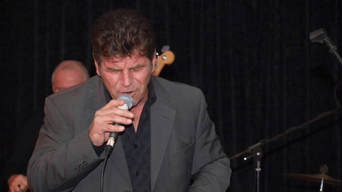 Kiwi musician Larry Morris of Larry’s Rebels dies: ‘A man who defined his era’