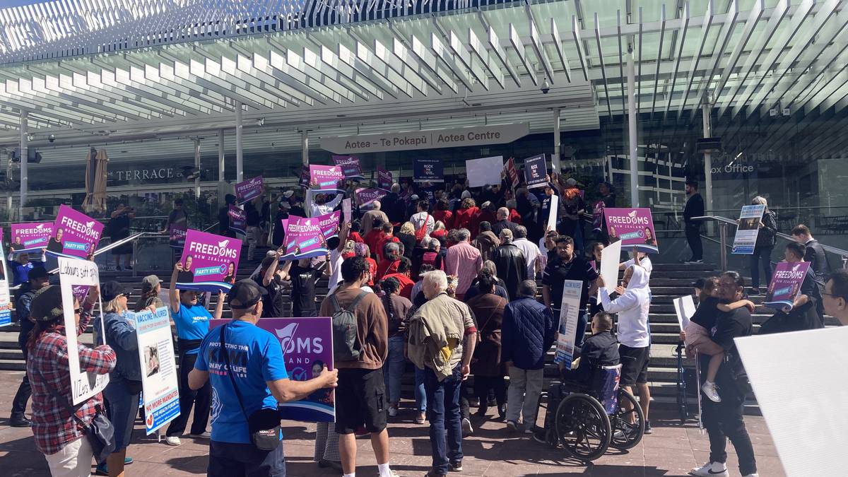 Freedoms NZ supporters disrupt Labour campaign launch, interrupt Chris Hipkins speech