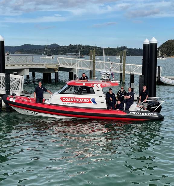 Police Maritime Unit rescues dog skippering his own boat in Auckland's  Hobson Bay - NZ Herald