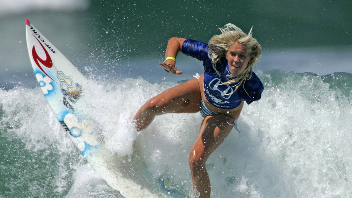 Właściciel Rip Curl w gorącej wodzie wśród transpłciowej surferki i reakcja ofiary ataku rekina