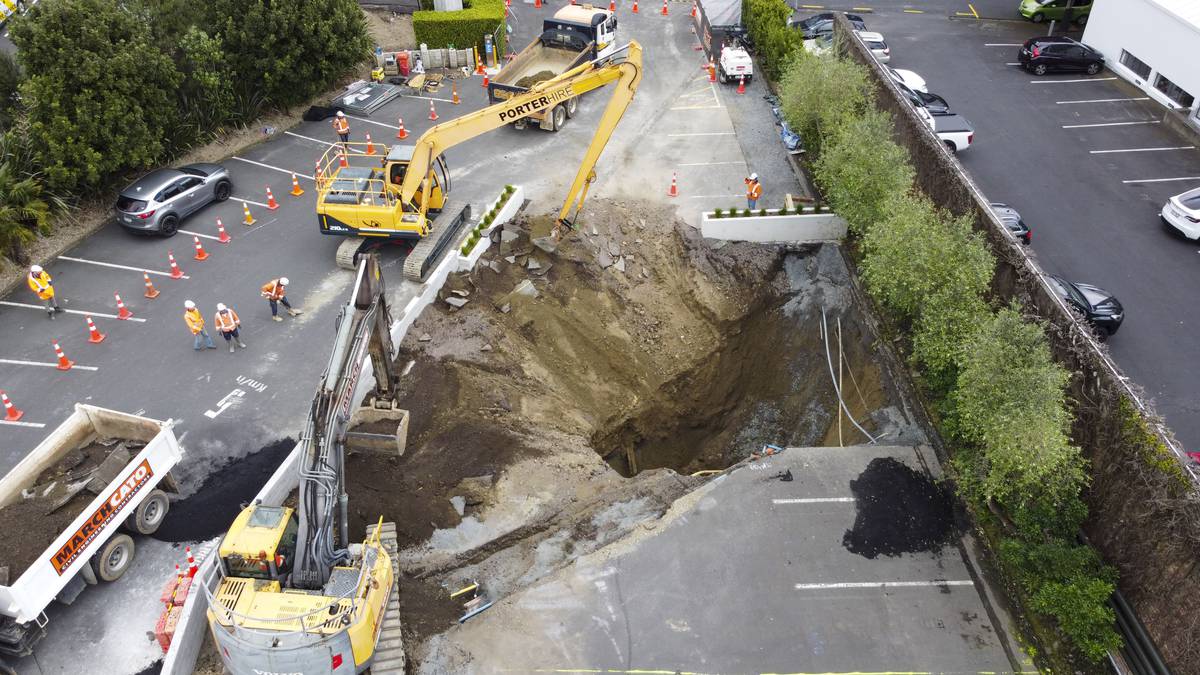 Parnell sinkhole: Authorities warn to stop all fishing in Waitemata Harbor as raw sewage contaminates water source
