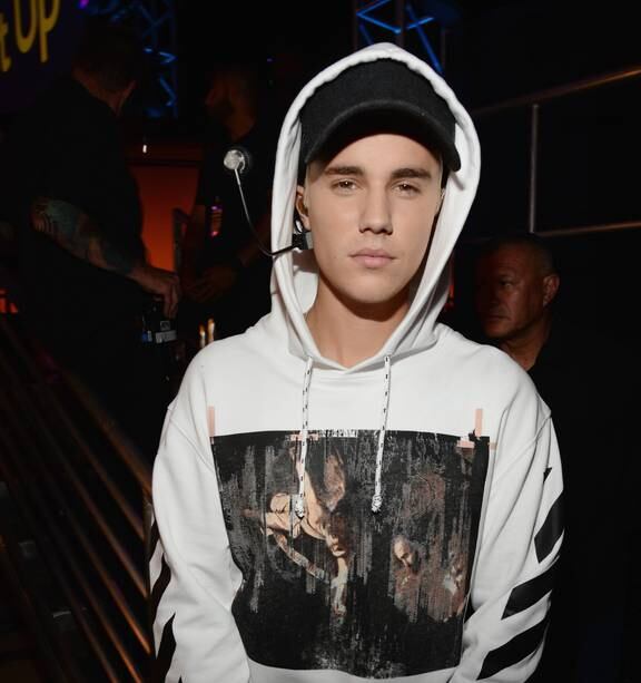 Justin Bieber forgets how to properly wear a sweatshirt and more star snaps