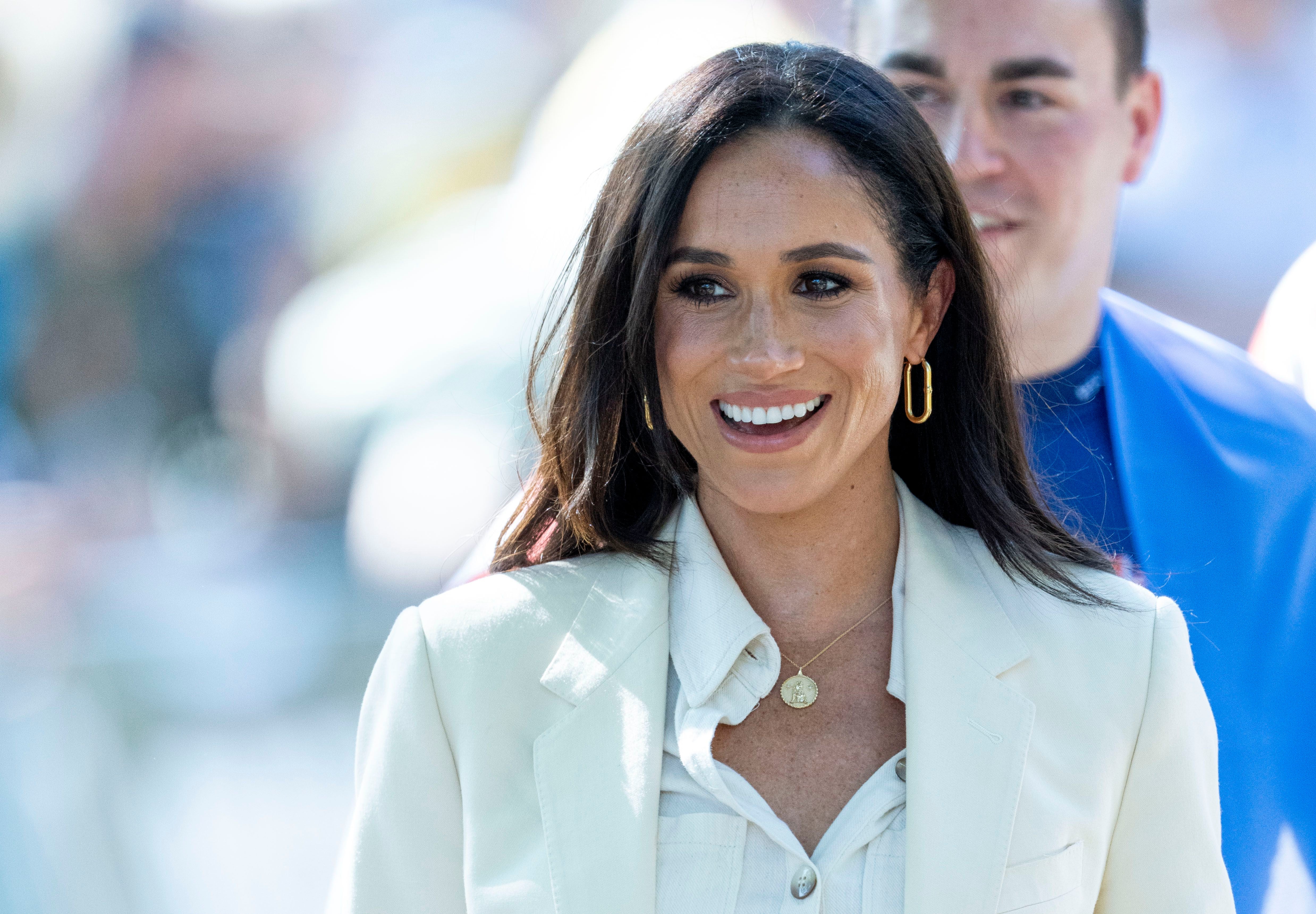 Meghan Markle opts for comfy-looking designer ensemble - including $770  Valentino flats and a $2,650 Goyard tote - as she jets to join Prince Harry  ahead of Invictus Games