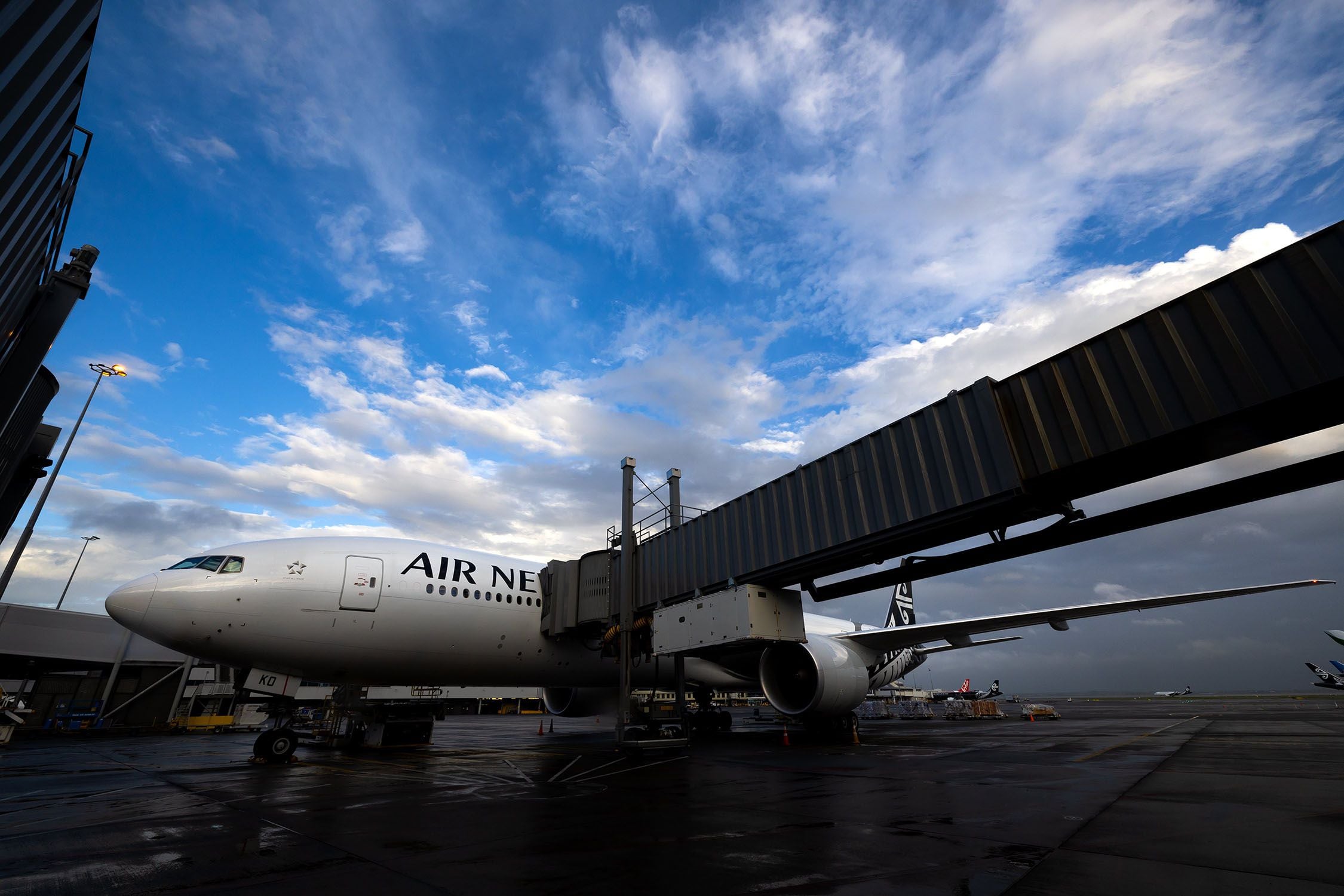 Runway rumble: Air New Zealand takes Auckland Airport to Commerce Minister  over fees - NZ Herald