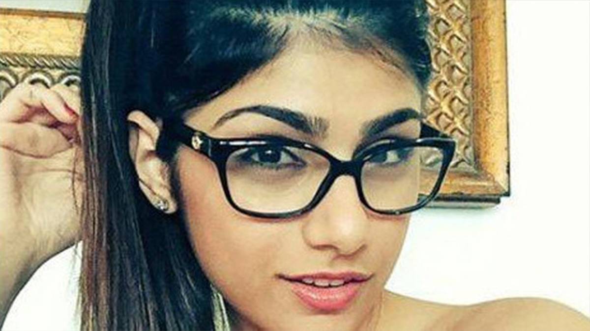 Porn Muslim Forced Mia - Controversial porn scene that lead to Mia Khalifa's death threats - NZ  Herald