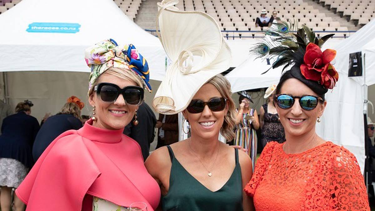 Thousands turn up for 'Melbourne Cup Day' at Auckland's Ellerslie races ...