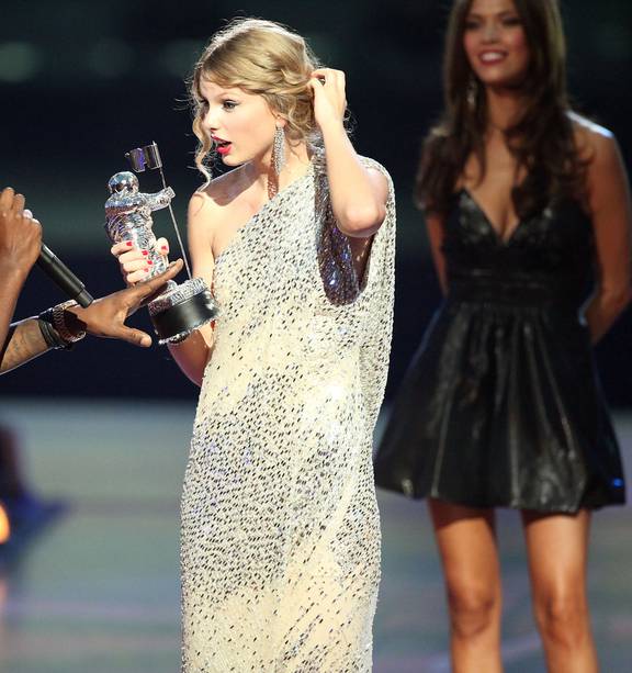 Taylor Swift Is Not A Fashion Innovator, But Perhaps That's The Point?