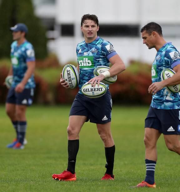 Dan Carter left out of Blues squad for Hurricanes clash in Super