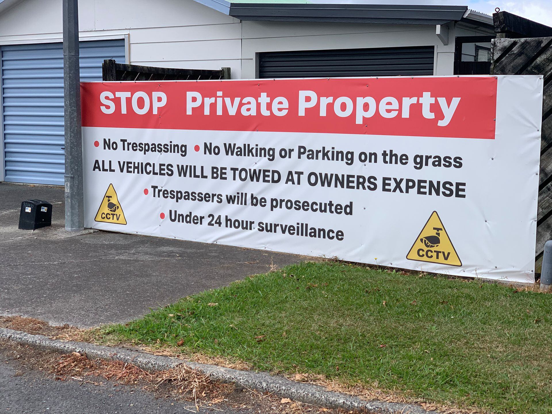 Lisa Lewis vacates house amid bitter legal battle with Cosmopolitan Club  over carpark access - NZ Herald