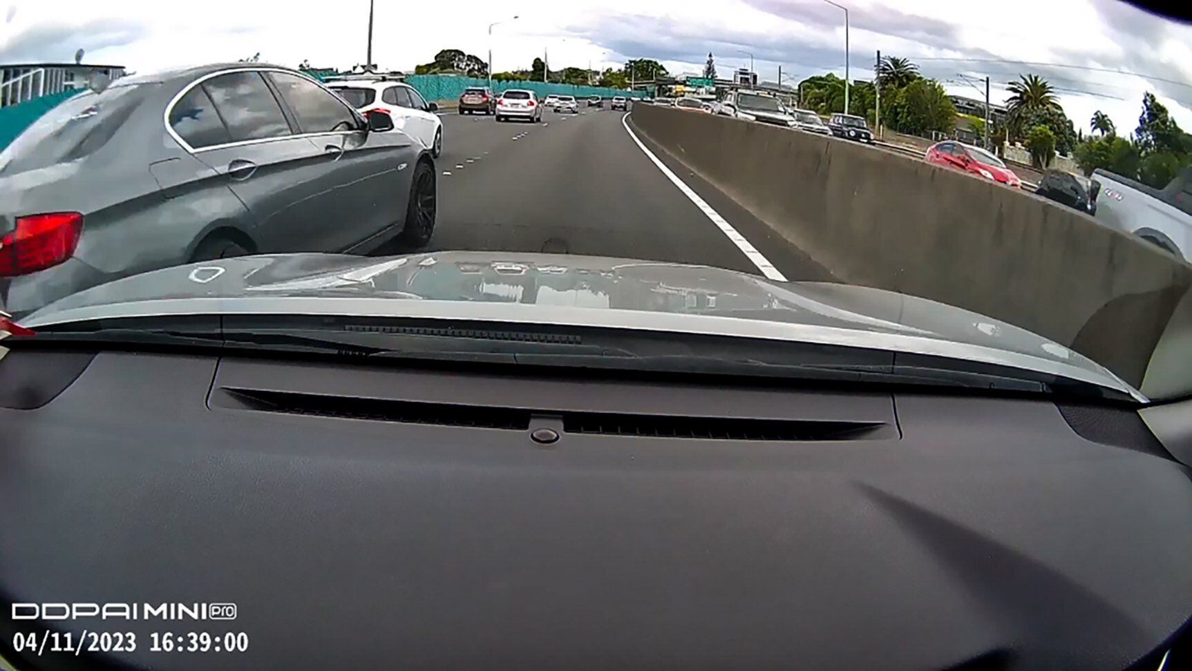 Watch: Bad driving caught on dashcam on Auckland motorway, BMW makes  dangerous lane-change - NZ Herald