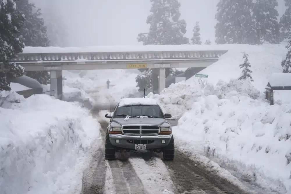 Snow makers rescue big Sierra resorts as drought bakes smaller ones – The  Mercury News