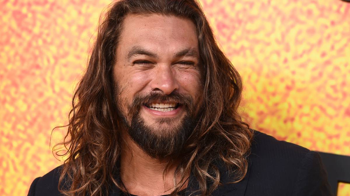 Watch: Jason Momoa debuts huge head tattoo while travelling to New Zealand - New Zealand Herald