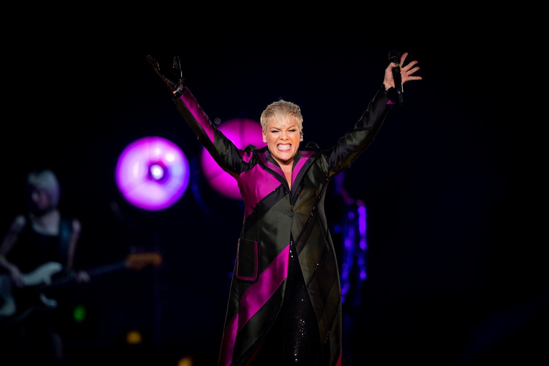 P!NK announces NZ tour dates - Ambient Light