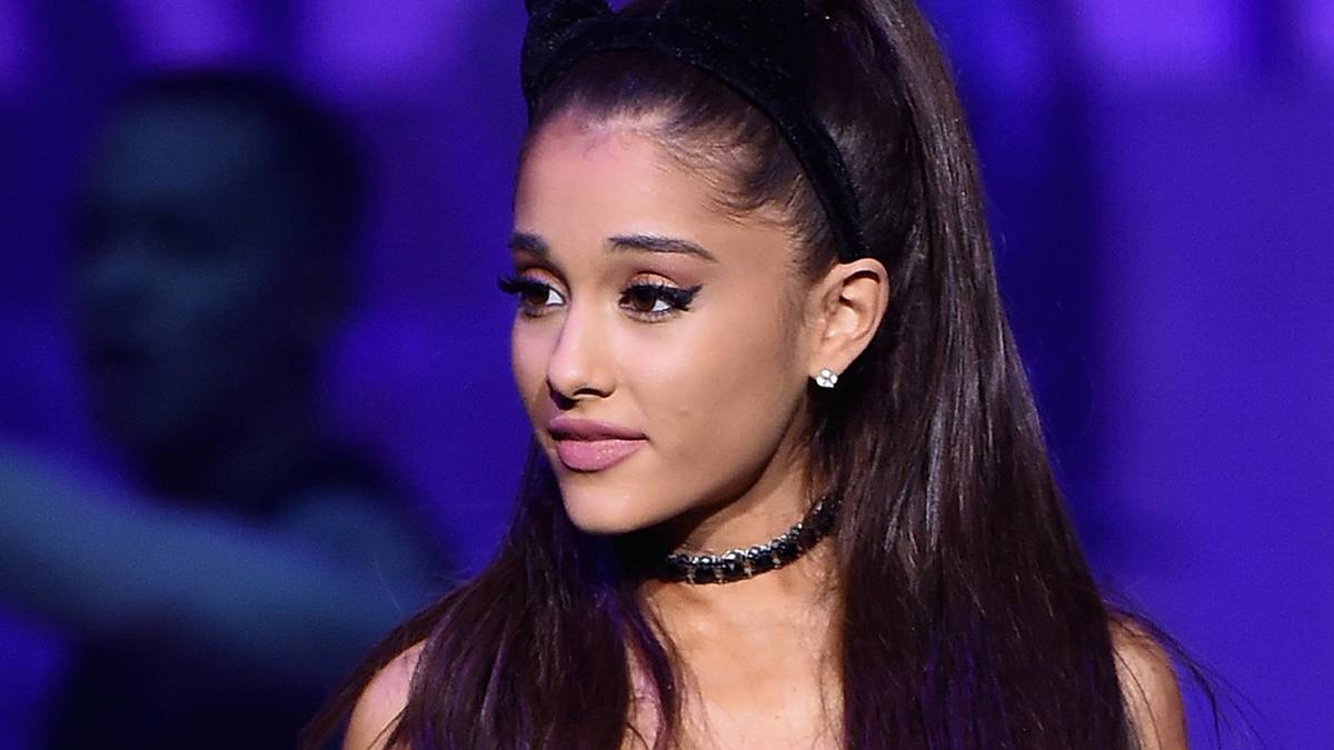 Ariana Grande, EMBARGOED FOR WEB AND APPS IN FRANCE UNTIL N…