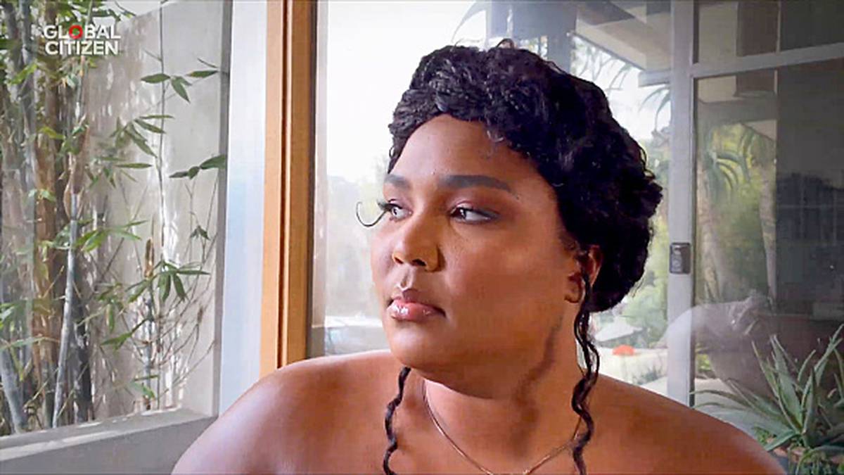 Piosenkarka Lizzo odchodzi we łzach po „wyczerpującym nadużywaniu tłuszczu i rasizmie”