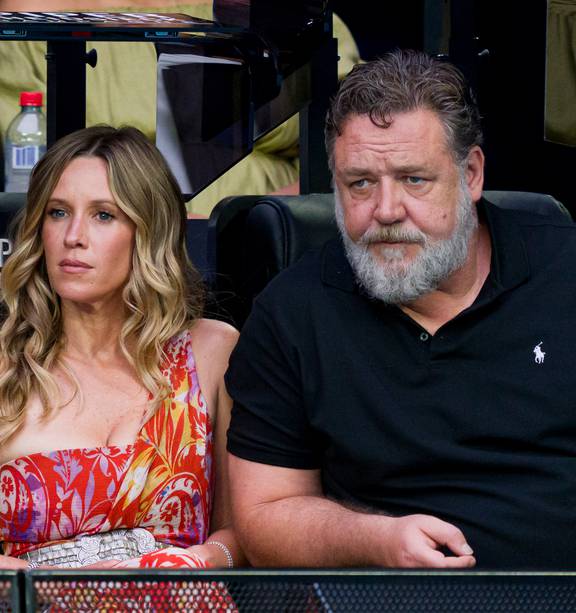 Russell Crowe Makes Red Carpet Debut With Britney Theriot: Photos