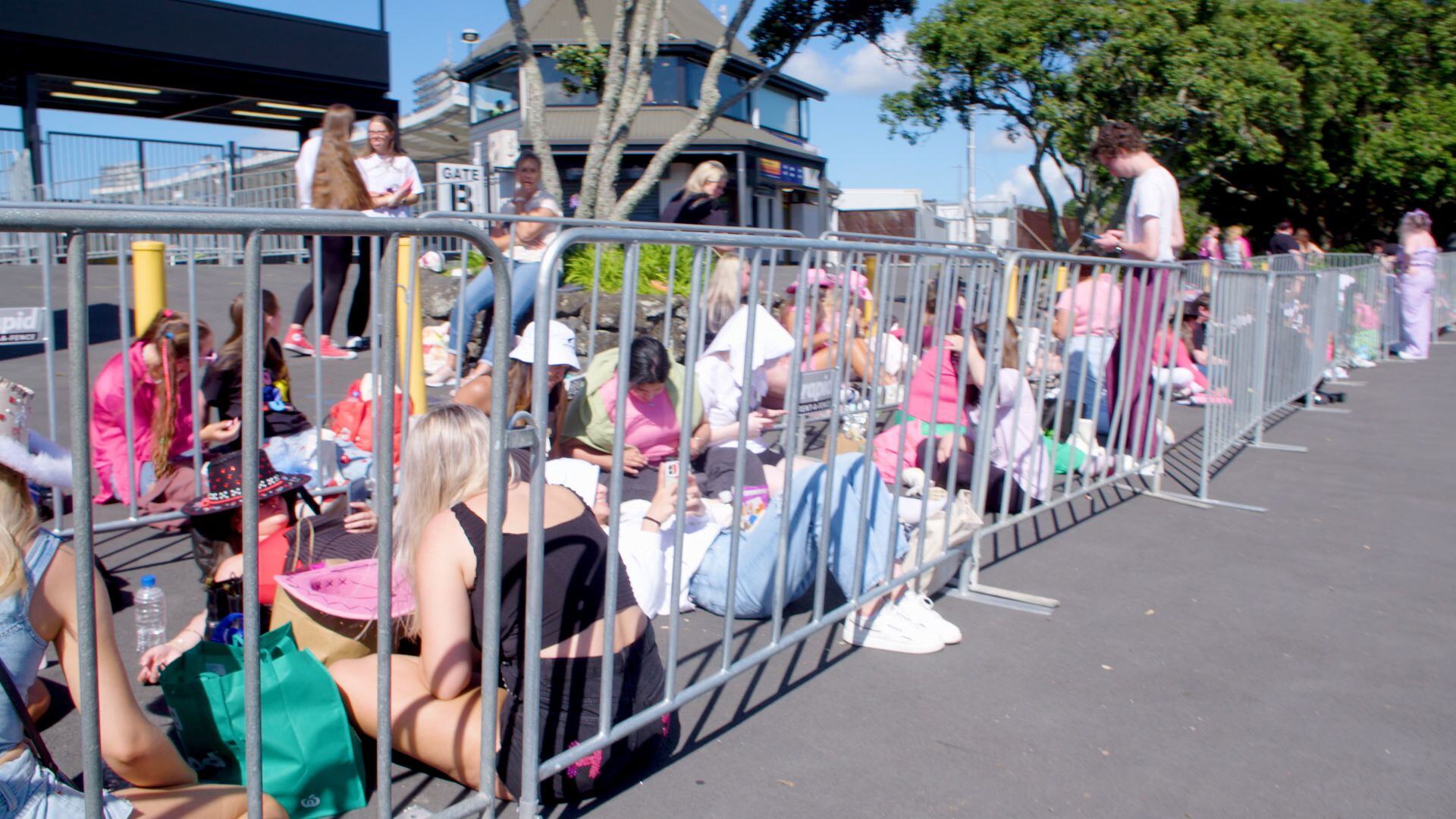 How NZ dresses: Superfans in the line for Harry Styles