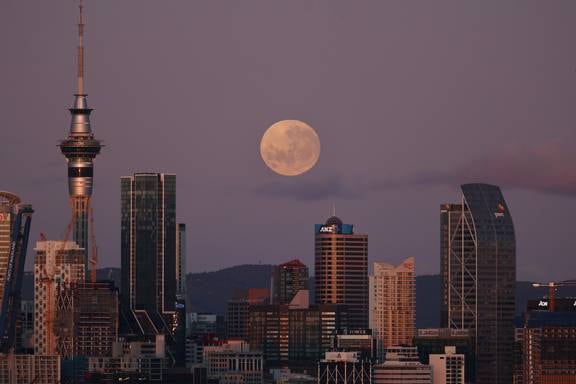 The supermoon welcomes the early morning workers into the Auckland CBD today. Photo / Brett Phibbs