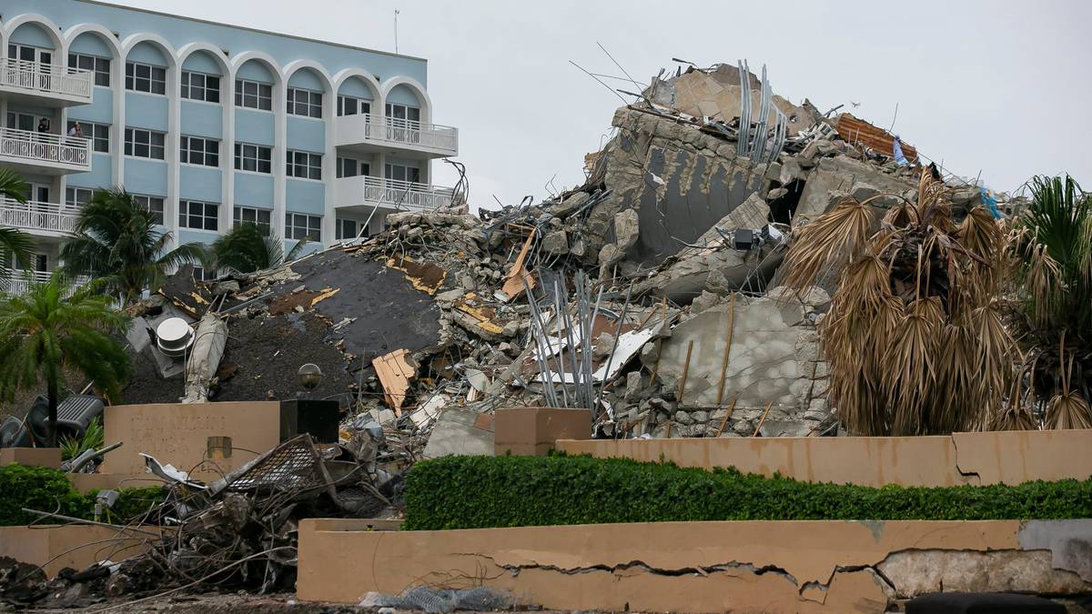 Zrútenie budovy v Miami: Osem ďalších ľudí zomiera z trosiek zrúteného bytového domu na Floride