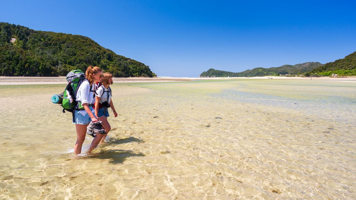 La playa de Nueva Zelanda, Awaroa, financiada mediante crowdfunding, está en la lista de las mejores del mundo