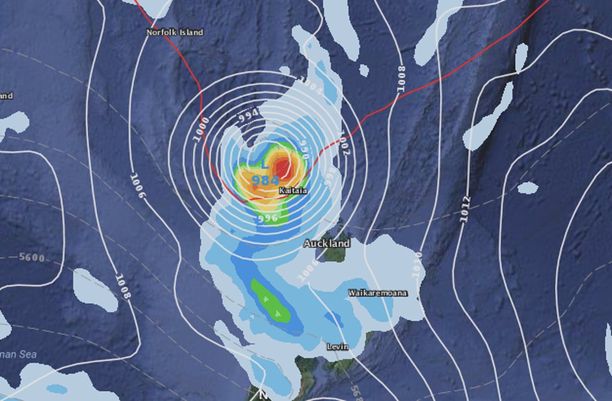 Cyclone fears New Zealand could face direct hit, warnings for Auckland
