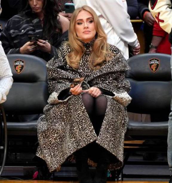 Adele Nude - Adele's perfect reaction to courtside cameras goes viral - NZ Herald