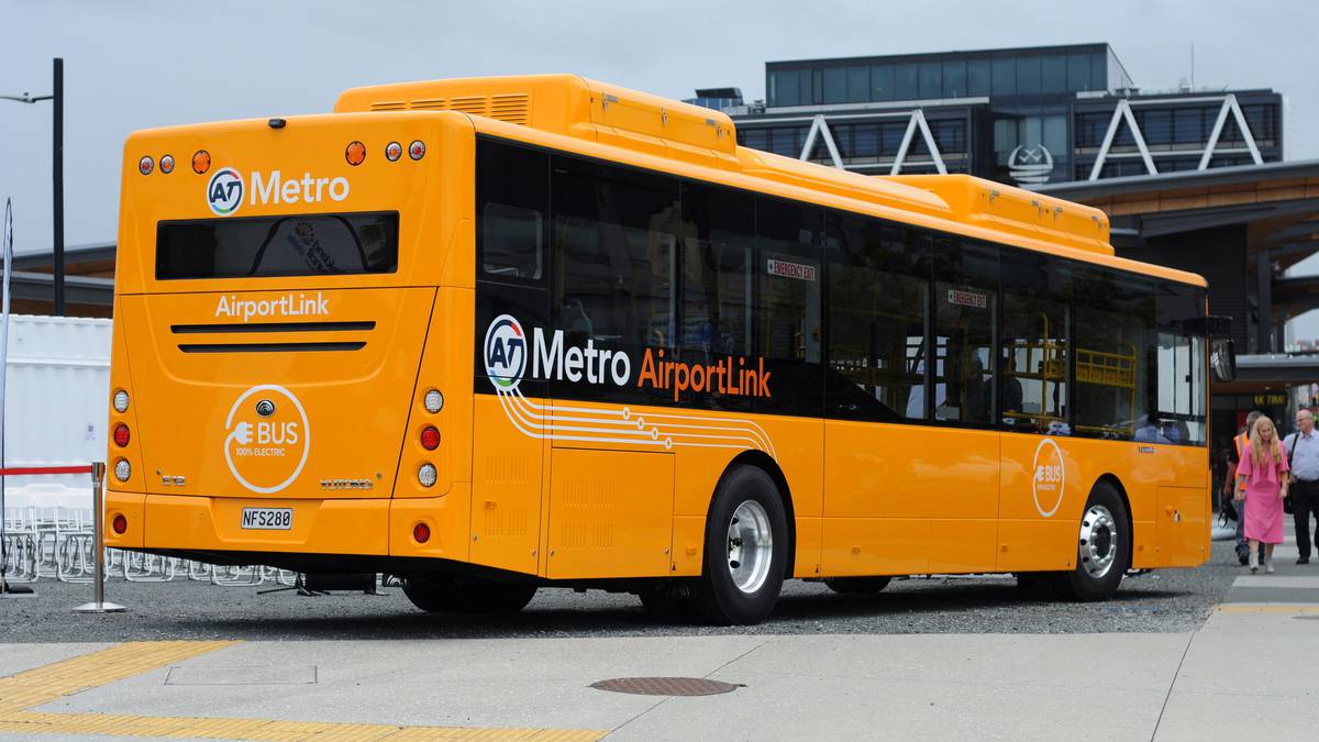 Auckland Transport unveils fleet of electric buses for new AirportLink