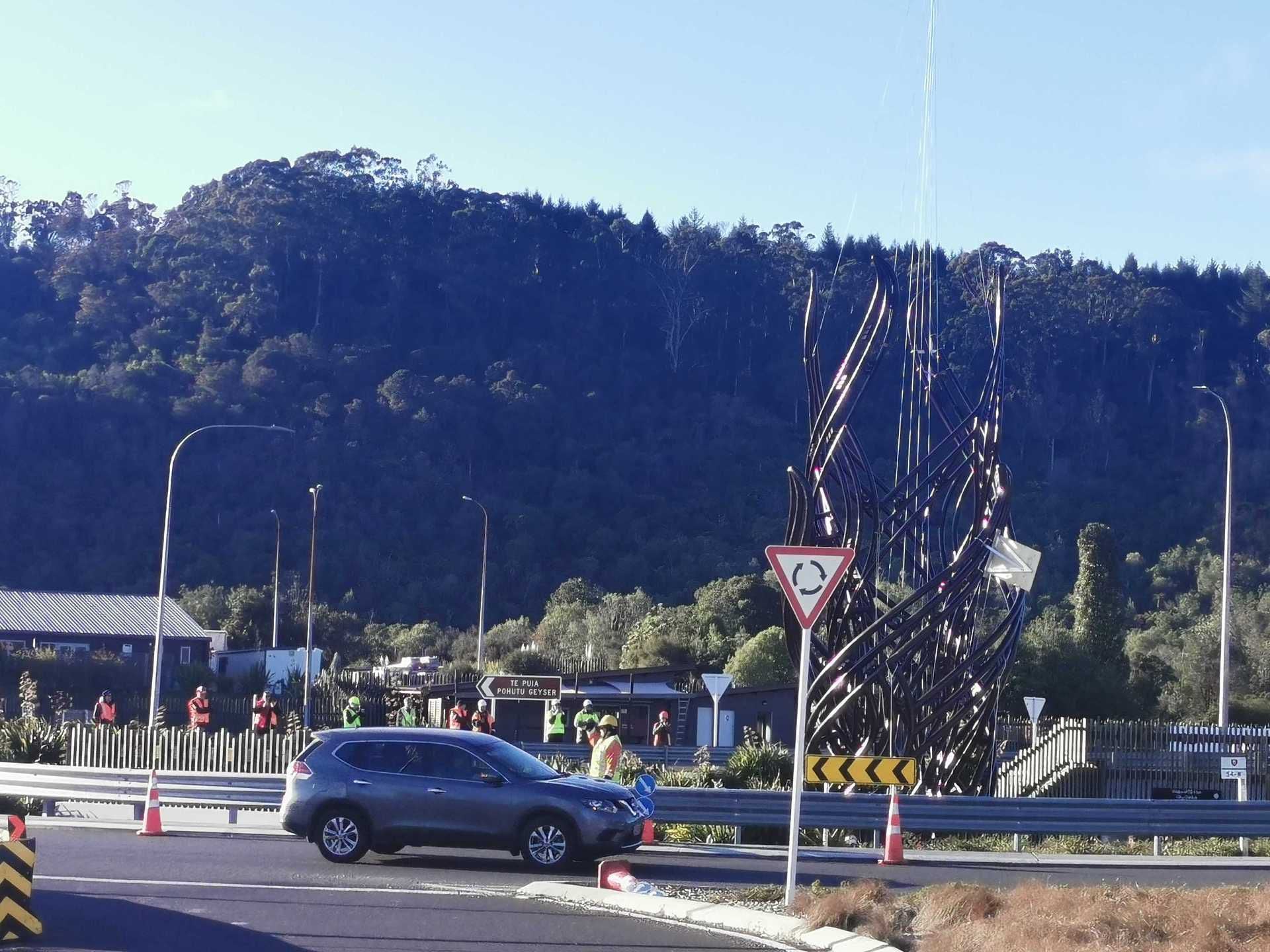 Hemo Rd roundabout to be completed next month - NZ Herald