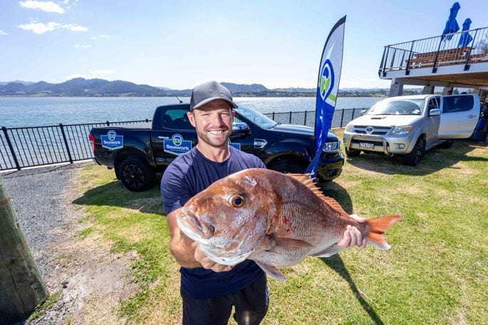 Brad Turner and his 4.928kg snapper at The Fox on Friday. Photo / Jamie Troughton/Dscribe Media