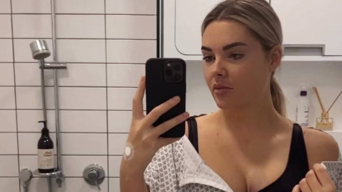 Kiwi Model Sarah Harris Gets Fake Boobs Removed After Crippling Breast