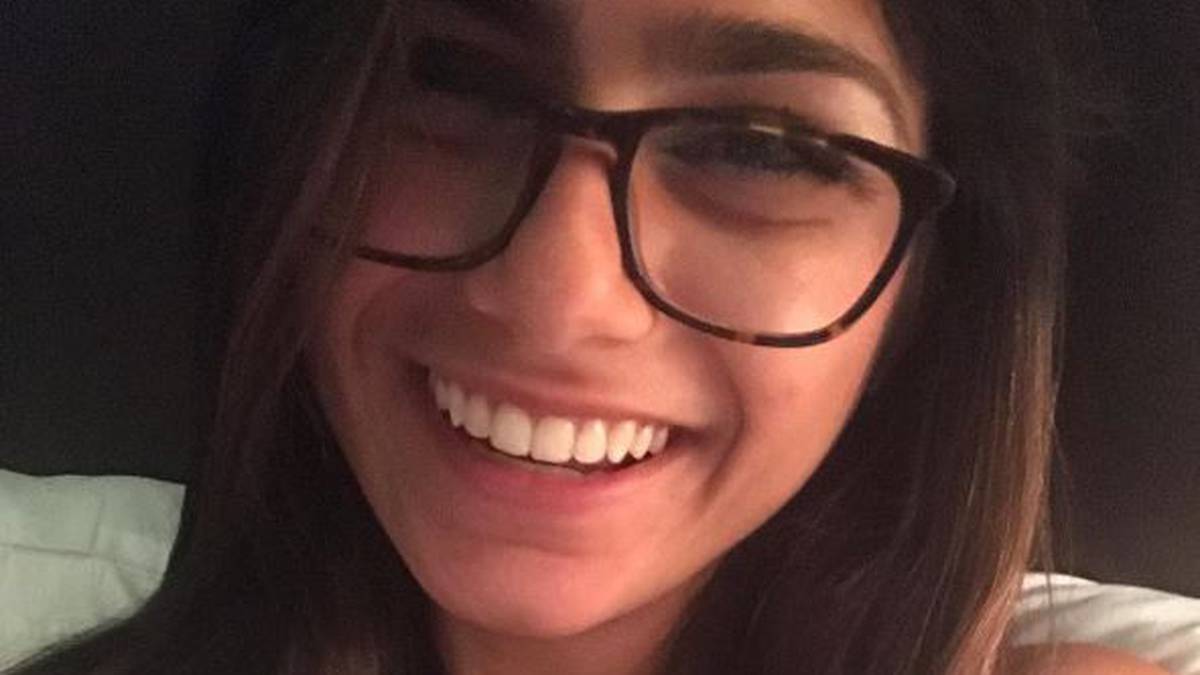 Isis Threatens To Behead Porn Star Mia Khalifa Nz Herald 0395