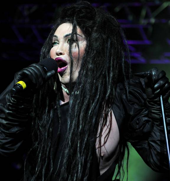 Pete Burns, Frontman for the Band Dead or Alive, Dies at 57 - The New York  Times