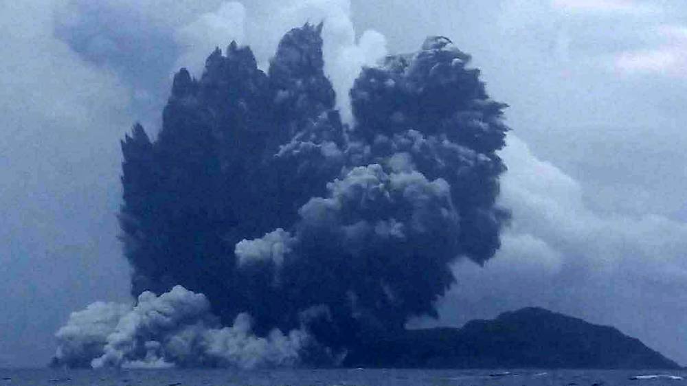 Dramatic new photo reveals Tonga's flight-disrupting volcano - NZ Herald