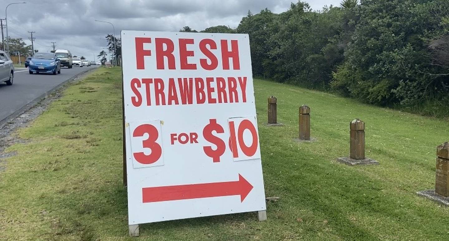 A roadside stall in Auckland selling three punnets of strawberries for $10. Photo / NZ Herald