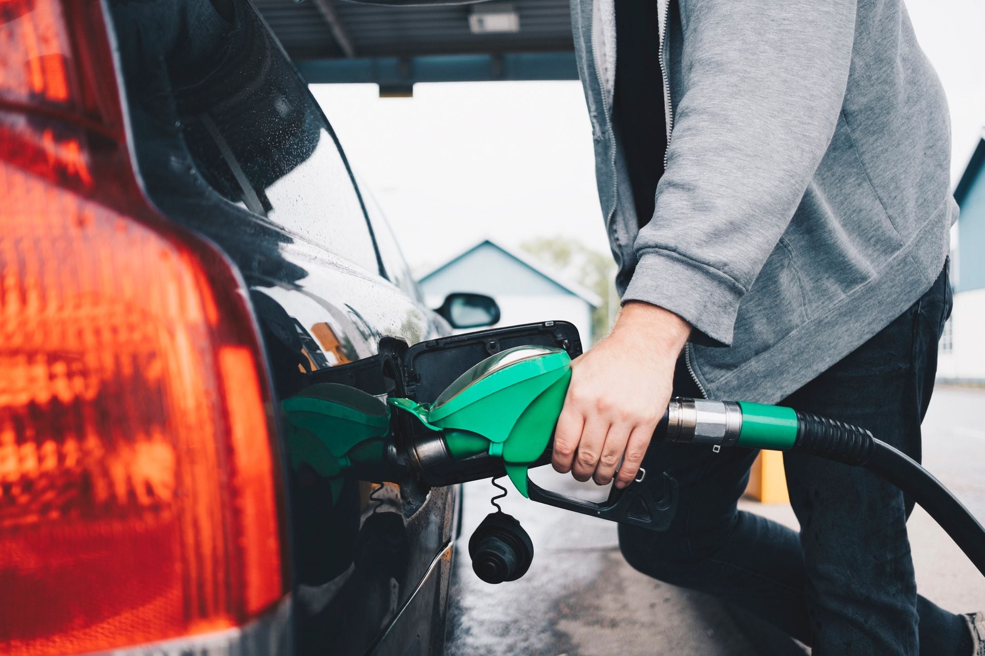 Petrol prices get closer to $3 a litre - NZ Herald