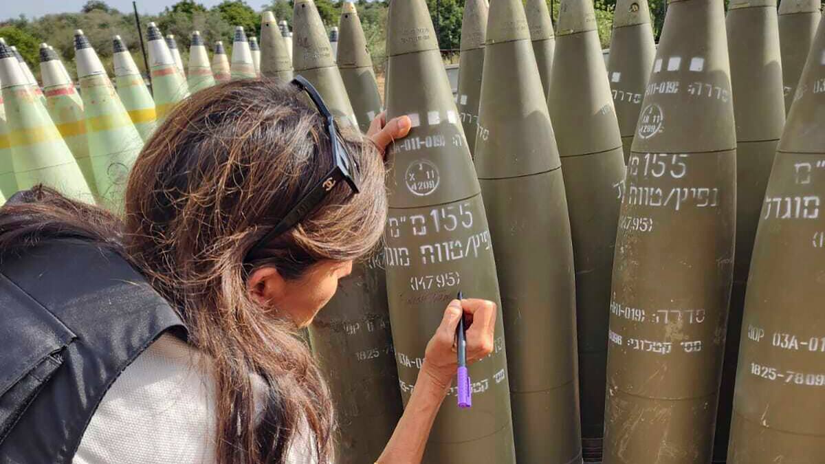 Former US governor writes 'finish them' on Israeli artillery shells