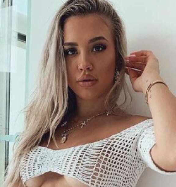 Aussie influencer takes racy underboob trend to new heights