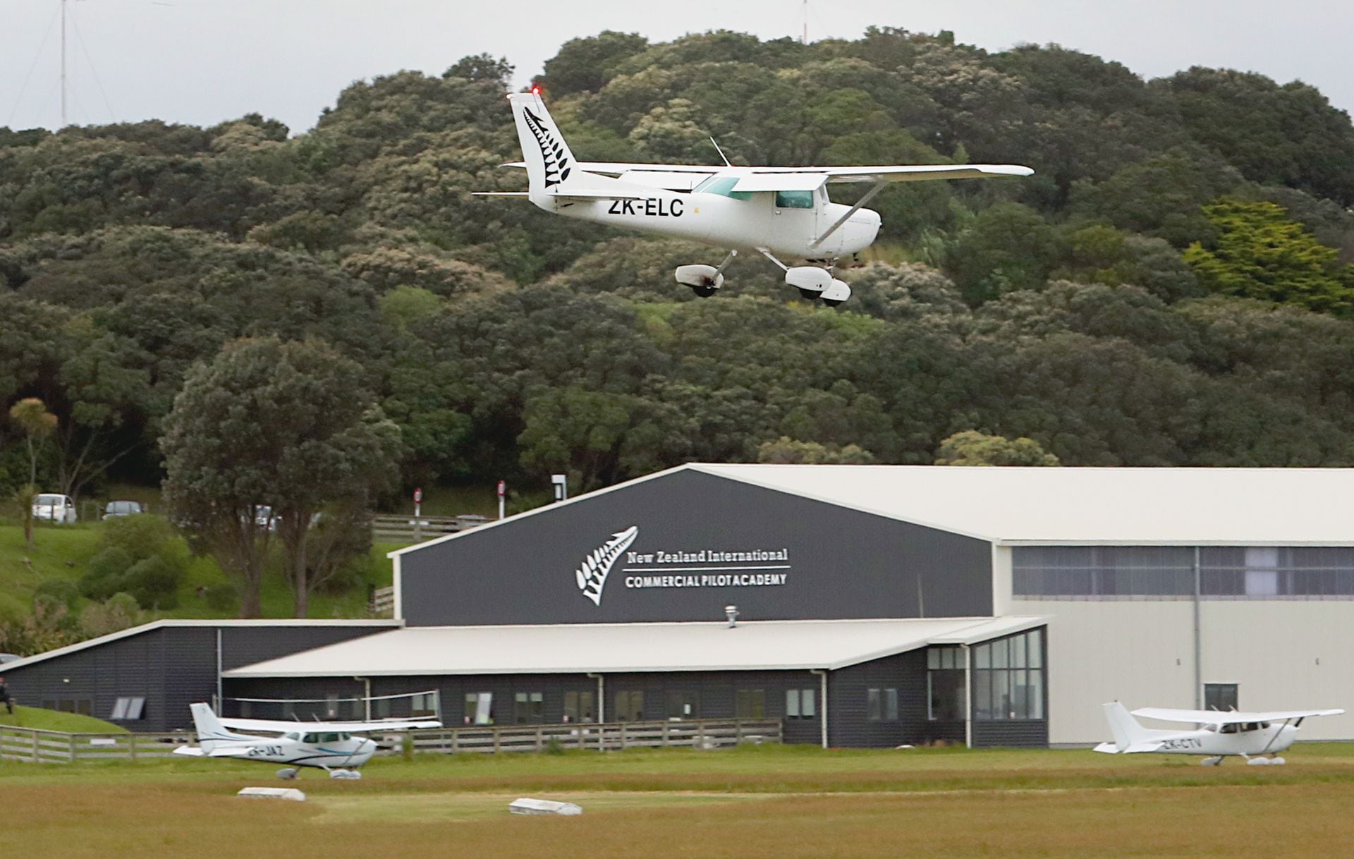 New Zealand Flight Authority Grants Permit for Piloting Jetpacks - ABC News